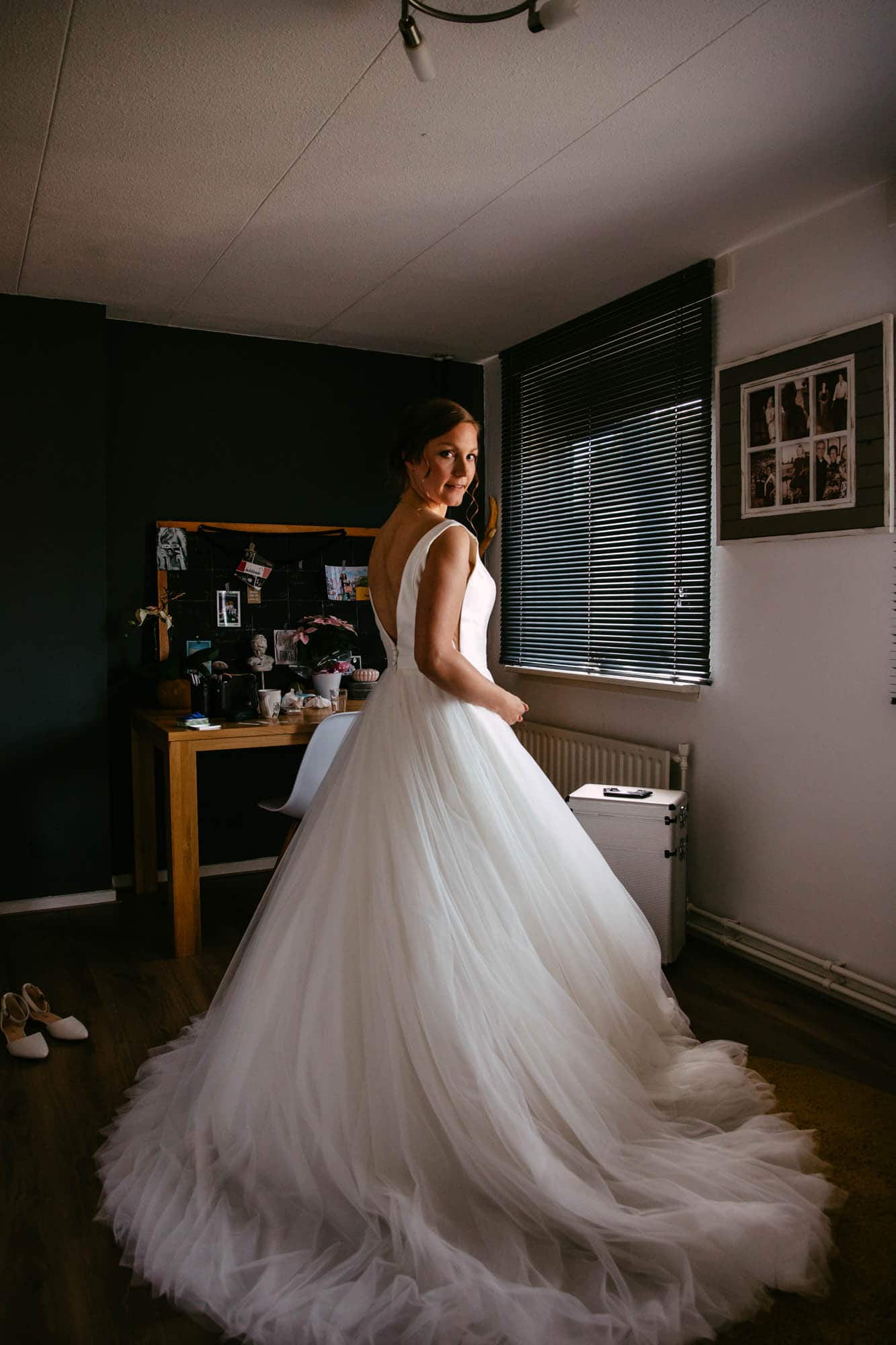 A bride in a wedding dress in a room.