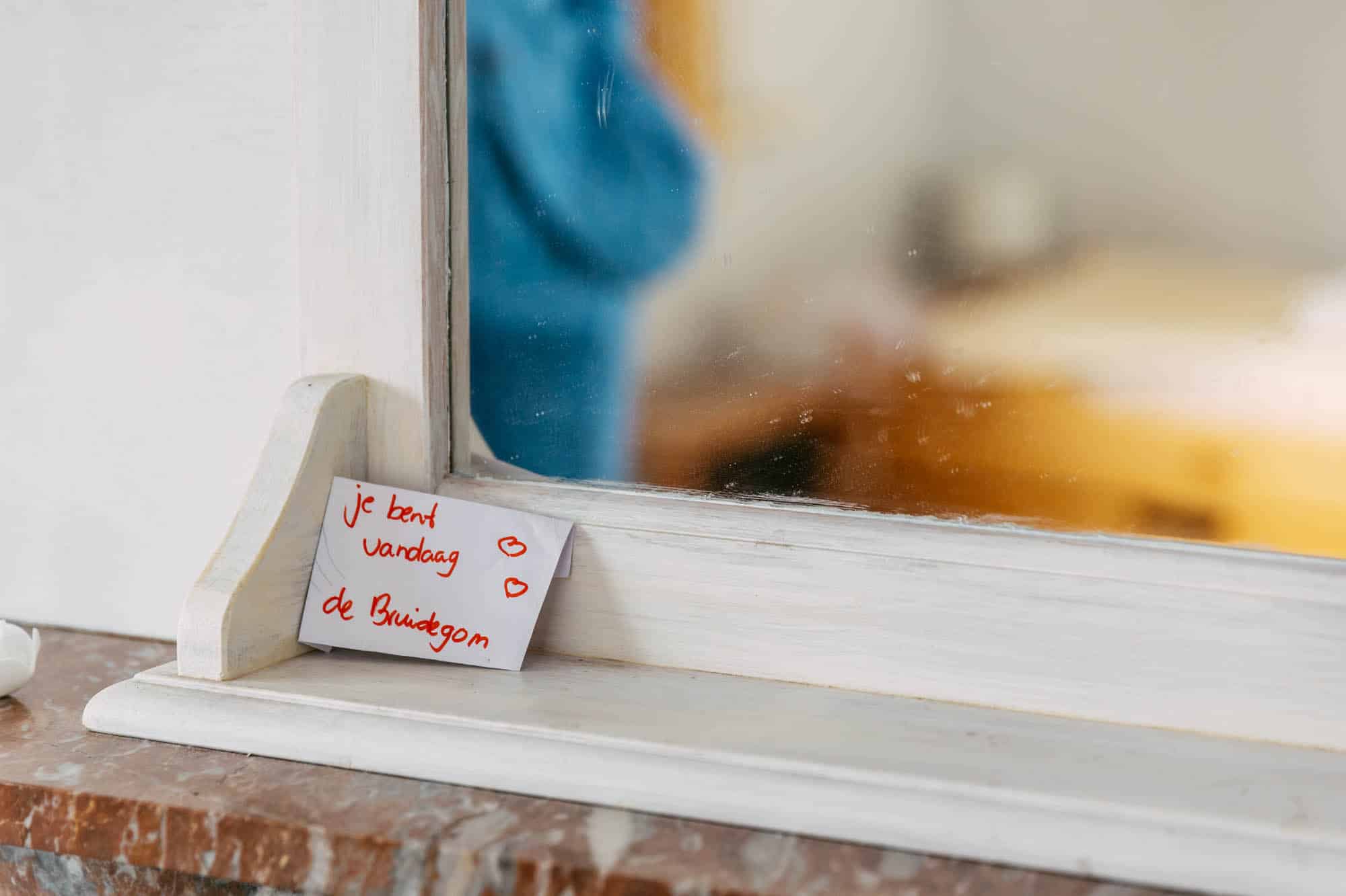 An engaged note on a mirror saying I love you.