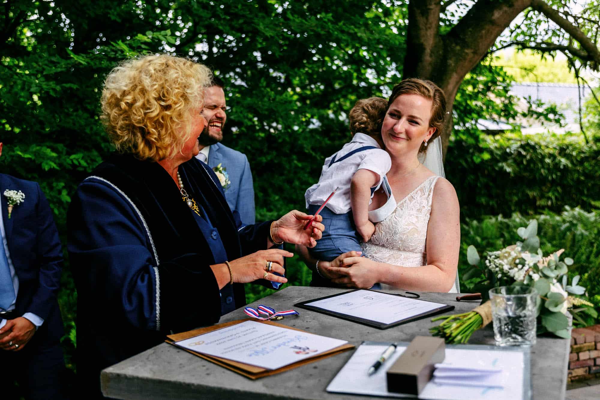 Getting children to sign at a wedding Justin Manders Photography