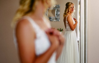 Wedding dress fitting 's-Gravenzande Justin Manders Photography