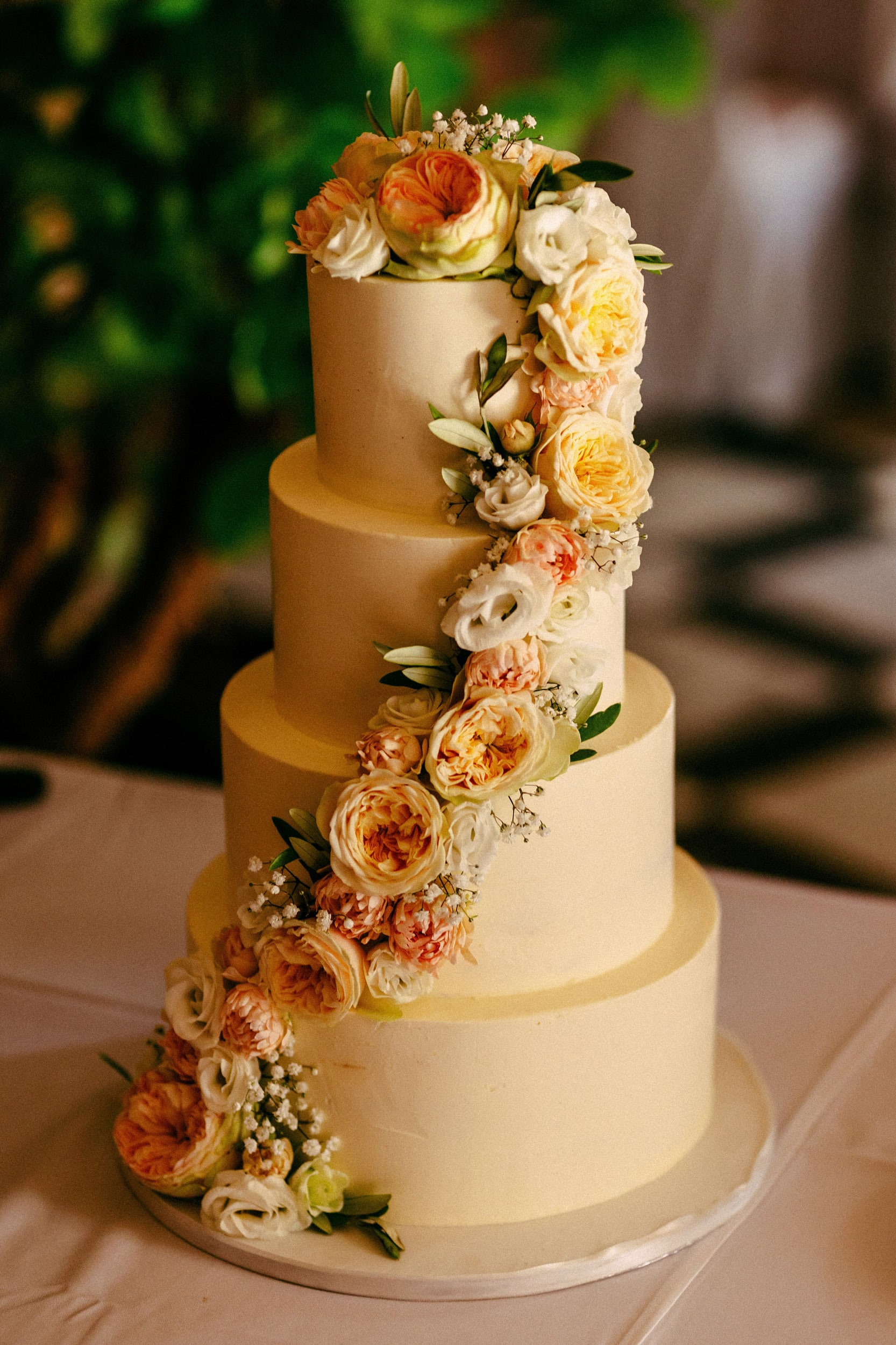 Wedding cake-4-layers-with-roses